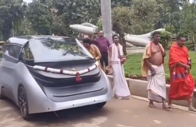 Driverless car unveiled in Bengaluru : Car glided across RV ..