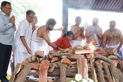 The funeral of Dr. S.L. Bhairappa was held in Rudrabhoomi ne..