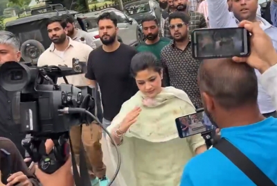 J&K Move on remove Urdu : Protest by PDP Leader Iltija Mufti..