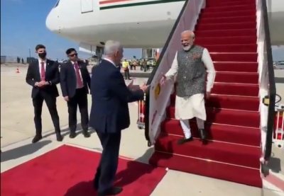 ಪ್ರಧಾನಿ ಮೋದಿಯನ್ನು ವಿಮಾನ ನಿಲ್ದಾಣದಲ್ಲಿ ಅತ್ಯುನ್ನತ ಸ್ವಾಗತದೊಂದಿಗೆ ಬರಮಾಡಿಕೊಂಡ ಪ್ರಧಾನಿ ನೆತನ್ಯಾಹು 
