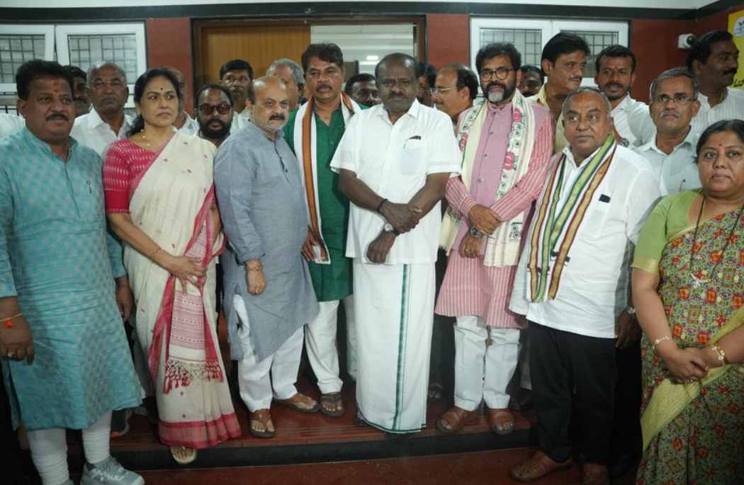 ಕರ್ನಾಟಕ ಎನ್‌ಡಿಎ ನಿಯೋಗದಿಂದ ಸಿಇಒ ಭೇಟಿ: ಮತದಾರರ ಪಟ್ಟಿ ಪರಿಷ್ಕರಣೆ ಪ್ರಕ್ರಿಯೆಯಲ್ಲಿನ ಆತಂಕಗಳ ಕುರಿತು ಕ್ರಮಕ್ಕೆ �